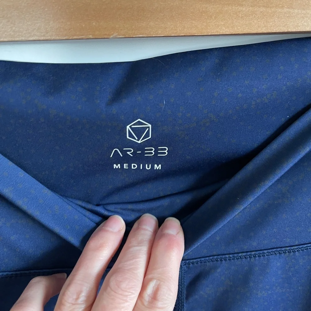 AR-33 Alpha 7/8 high waist leggings Ocean Fade NWOT Sz‎ M